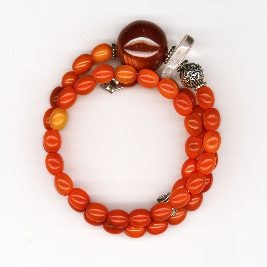 Bracelet made of artificial resin, carnelian, quartz,tin and silver