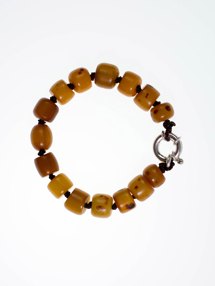 Bracelet made of Mastic-Amber, old mixture of amber and bakelite (1930-1950) and silver