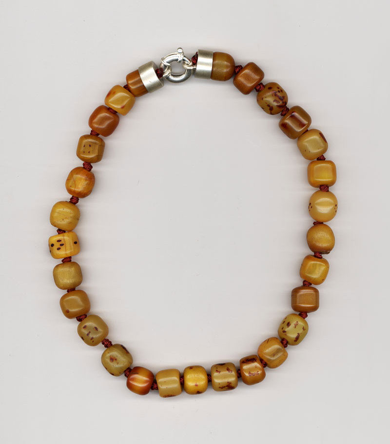 Neclace made of Mastic-Amber, old mixture of amber and bakelite (1930-1950) and silver